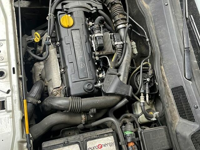 Серый Опель Астра, объемом двигателя 1.7 л и пробегом 250 тыс. км за 1750 $, фото 11 на Automoto.ua