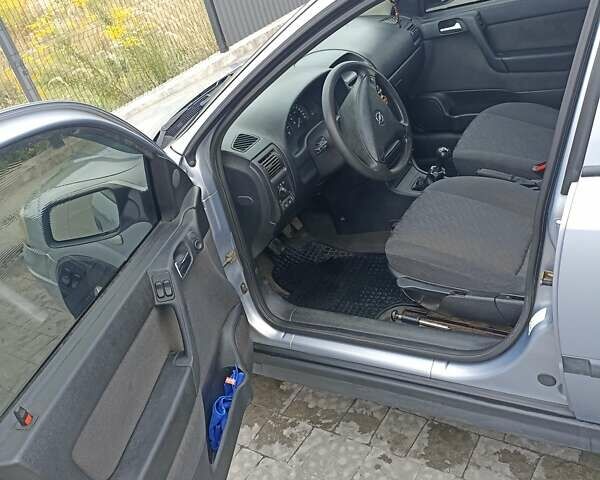 Сірий Опель Астра, об'ємом двигуна 1.6 л та пробігом 200 тис. км за 4000 $, фото 19 на Automoto.ua