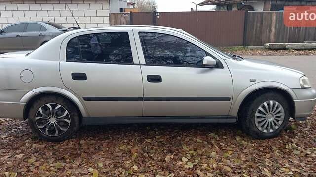 Серый Опель Астра, объемом двигателя 1.6 л и пробегом 140 тыс. км за 2900 $, фото 5 на Automoto.ua