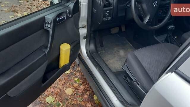 Серый Опель Астра, объемом двигателя 1.6 л и пробегом 140 тыс. км за 2900 $, фото 8 на Automoto.ua