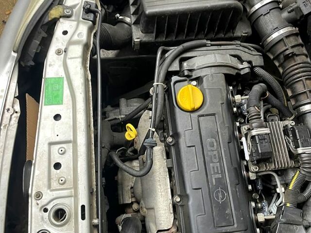 Серый Опель Астра, объемом двигателя 1.7 л и пробегом 250 тыс. км за 1750 $, фото 12 на Automoto.ua