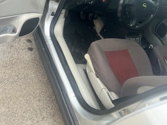 Серый Опель Астра, объемом двигателя 2 л и пробегом 292 тыс. км за 3000 $, фото 9 на Automoto.ua