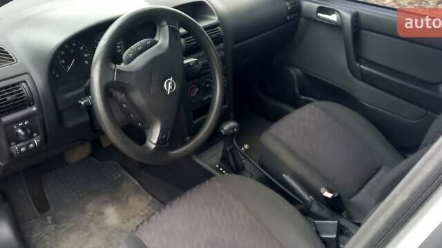 Серый Опель Астра, объемом двигателя 1.6 л и пробегом 140 тыс. км за 2900 $, фото 1 на Automoto.ua