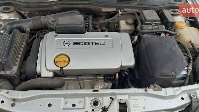 Серый Опель Астра, объемом двигателя 1.6 л и пробегом 140 тыс. км за 2900 $, фото 12 на Automoto.ua