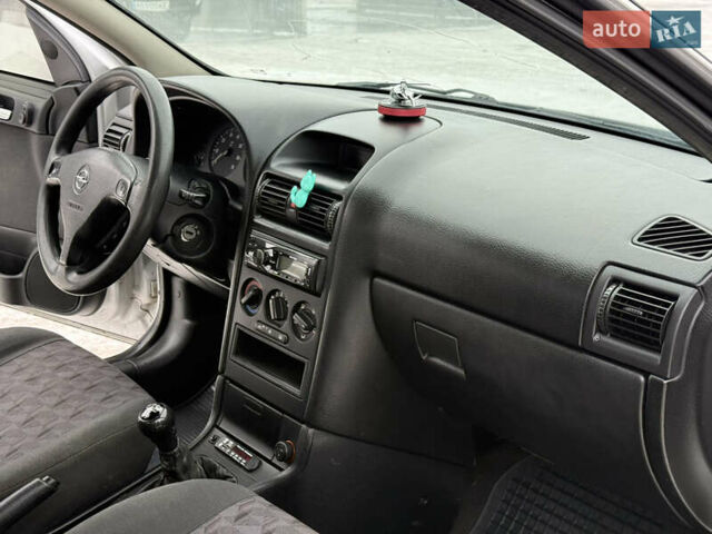 Серый Опель Астра, объемом двигателя 1.6 л и пробегом 298 тыс. км за 2550 $, фото 12 на Automoto.ua