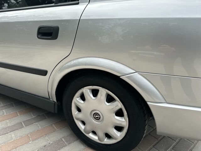 Сірий Опель Астра, об'ємом двигуна 1.6 л та пробігом 220 тис. км за 3500 $, фото 9 на Automoto.ua