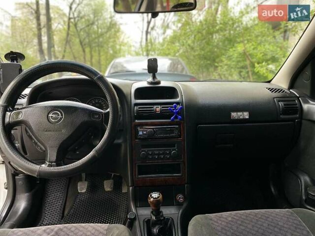 Серый Опель Астра, объемом двигателя 1.6 л и пробегом 248 тыс. км за 4000 $, фото 2 на Automoto.ua