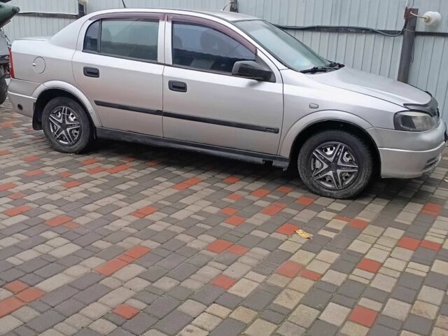 Серый Опель Астра, объемом двигателя 1.6 л и пробегом 236 тыс. км за 1500 $, фото 2 на Automoto.ua