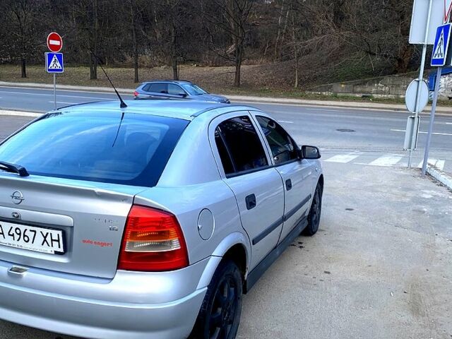 Серый Опель Астра, объемом двигателя 1.6 л и пробегом 374 тыс. км за 3200 $, фото 4 на Automoto.ua