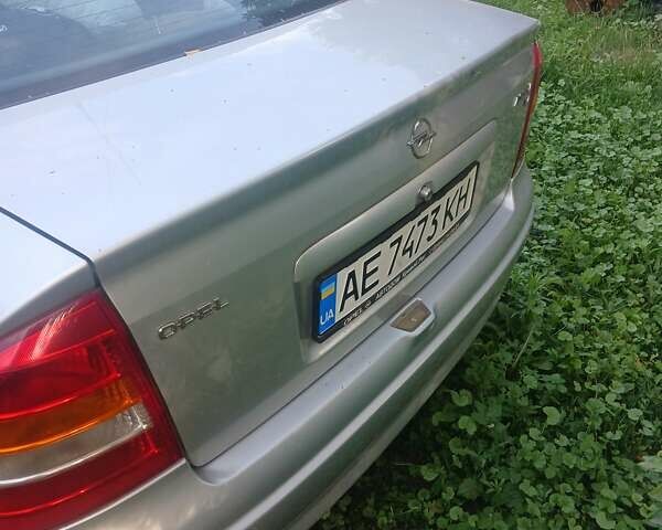 Сірий Опель Астра, об'ємом двигуна 1.39 л та пробігом 245 тис. км за 3200 $, фото 1 на Automoto.ua