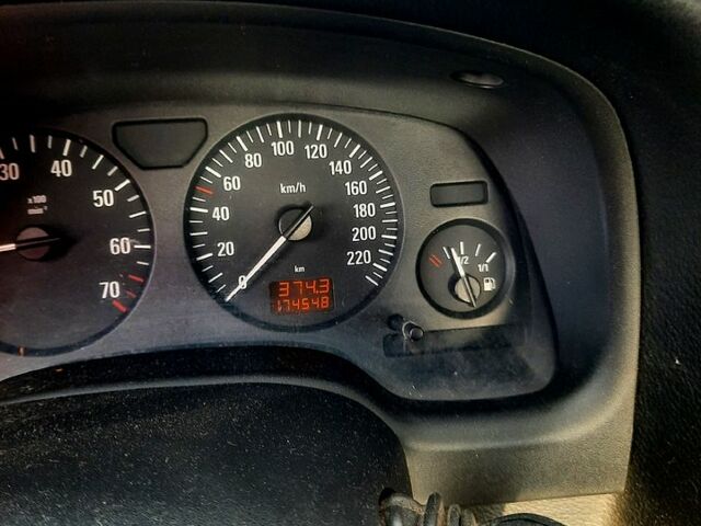 Серый Опель Астра, объемом двигателя 1.6 л и пробегом 174 тыс. км за 3500 $, фото 7 на Automoto.ua