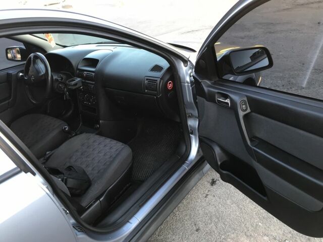 Серый Опель Астра, объемом двигателя 1.4 л и пробегом 254 тыс. км за 3500 $, фото 6 на Automoto.ua