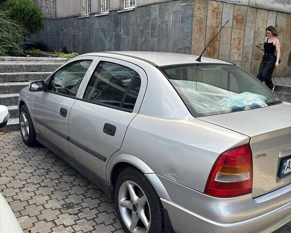 Сірий Опель Астра, об'ємом двигуна 1.39 л та пробігом 300 тис. км за 3500 $, фото 2 на Automoto.ua