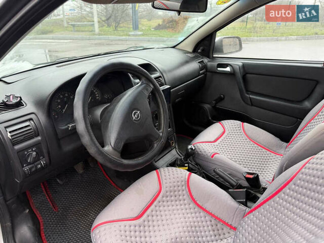 Серый Опель Астра, объемом двигателя 1.4 л и пробегом 300 тыс. км за 2800 $, фото 5 на Automoto.ua