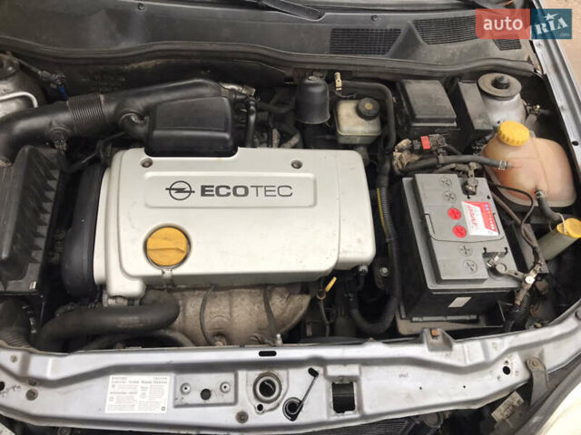 Серый Опель Астра, объемом двигателя 1.4 л и пробегом 254 тыс. км за 3500 $, фото 12 на Automoto.ua