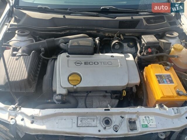 Серый Опель Астра, объемом двигателя 1.6 л и пробегом 250 тыс. км за 2400 $, фото 8 на Automoto.ua