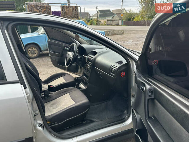 Серый Опель Астра, объемом двигателя 1.6 л и пробегом 252 тыс. км за 3200 $, фото 12 на Automoto.ua