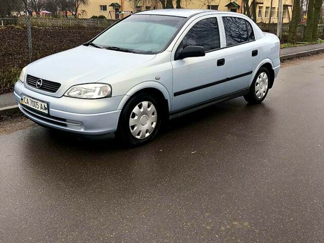 Серый Опель Астра, объемом двигателя 1.4 л и пробегом 180 тыс. км за 4000 $, фото 6 на Automoto.ua