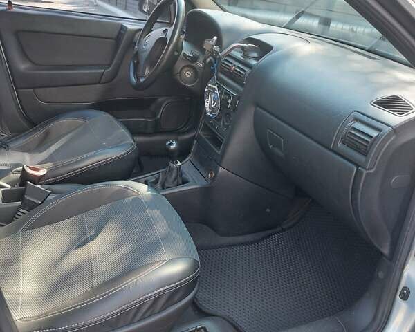 Серый Опель Астра, объемом двигателя 1.6 л и пробегом 302 тыс. км за 3500 $, фото 22 на Automoto.ua