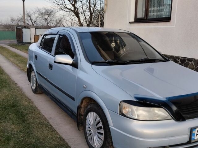 Серый Опель Астра, объемом двигателя 1.6 л и пробегом 248 тыс. км за 3200 $, фото 1 на Automoto.ua