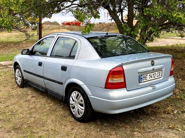 Серый Опель Астра, объемом двигателя 1.4 л и пробегом 250 тыс. км за 1750 $, фото 2 на Automoto.ua