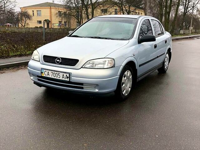 Серый Опель Астра, объемом двигателя 1.4 л и пробегом 180 тыс. км за 4000 $, фото 12 на Automoto.ua