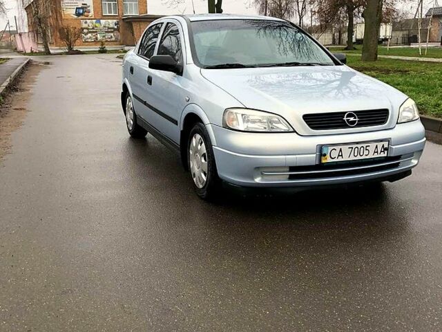 Серый Опель Астра, объемом двигателя 1.4 л и пробегом 180 тыс. км за 4000 $, фото 11 на Automoto.ua