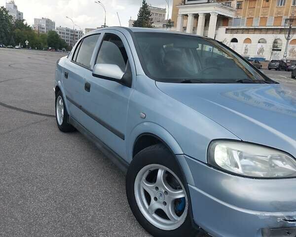 Серый Опель Астра, объемом двигателя 1.6 л и пробегом 302 тыс. км за 3500 $, фото 1 на Automoto.ua
