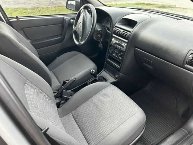 Серый Опель Астра, объемом двигателя 1.4 л и пробегом 191 тыс. км за 3800 $, фото 7 на Automoto.ua