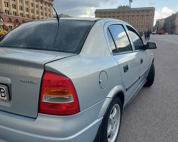 Серый Опель Астра, объемом двигателя 1.6 л и пробегом 302 тыс. км за 3500 $, фото 10 на Automoto.ua
