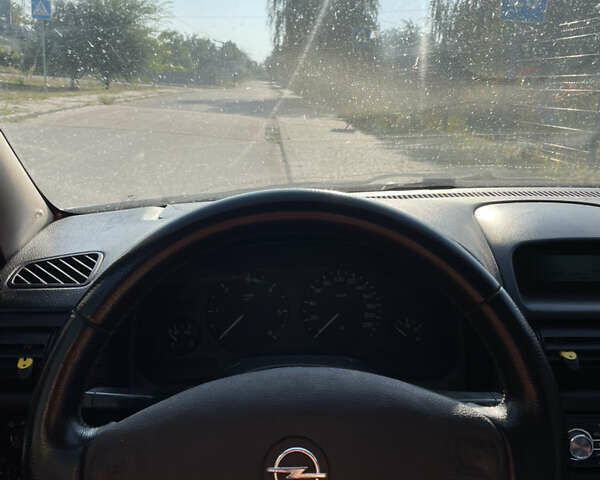 Серый Опель Астра, объемом двигателя 1.6 л и пробегом 300 тыс. км за 2600 $, фото 3 на Automoto.ua