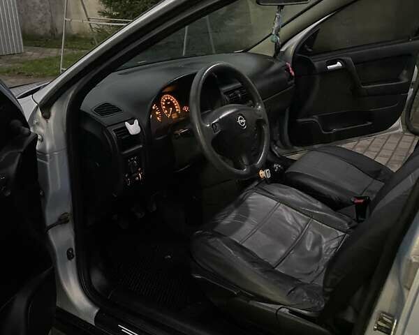 Серый Опель Астра, объемом двигателя 1.4 л и пробегом 300 тыс. км за 3200 $, фото 3 на Automoto.ua