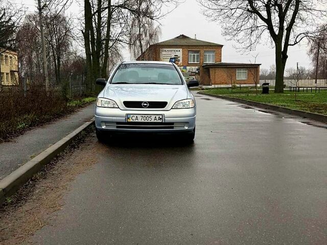 Серый Опель Астра, объемом двигателя 1.4 л и пробегом 180 тыс. км за 4000 $, фото 4 на Automoto.ua