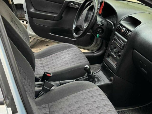 Серый Опель Астра, объемом двигателя 1.6 л и пробегом 160 тыс. км за 4500 $, фото 5 на Automoto.ua