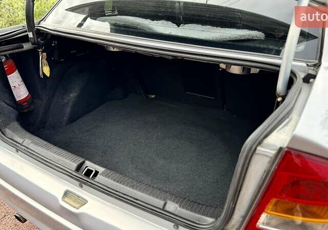 Серый Опель Астра, объемом двигателя 1.6 л и пробегом 148 тыс. км за 4500 $, фото 12 на Automoto.ua