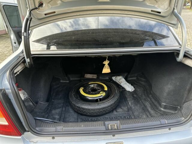 Серый Опель Астра, объемом двигателя 1.6 л и пробегом 140 тыс. км за 3999 $, фото 8 на Automoto.ua