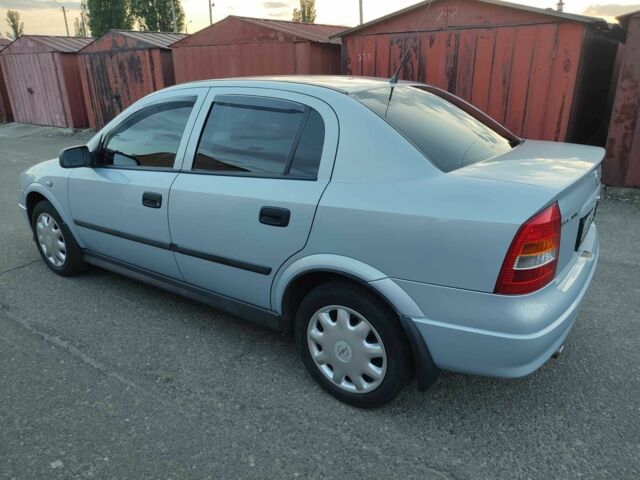 Серый Опель Астра, объемом двигателя 1.4 л и пробегом 180 тыс. км за 6400 $, фото 3 на Automoto.ua