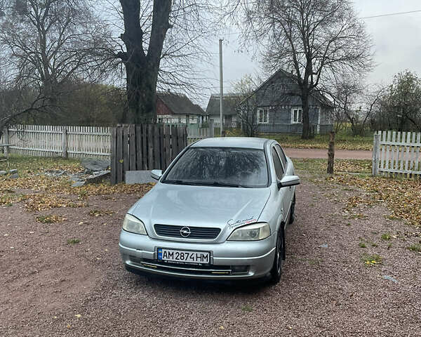 Серый Опель Астра, объемом двигателя 1.6 л и пробегом 300 тыс. км за 2600 $, фото 1 на Automoto.ua