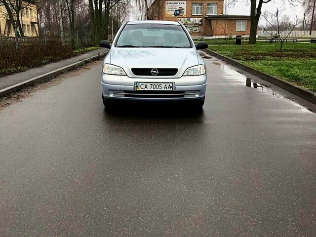 Серый Опель Астра, объемом двигателя 1.4 л и пробегом 180 тыс. км за 4000 $, фото 10 на Automoto.ua