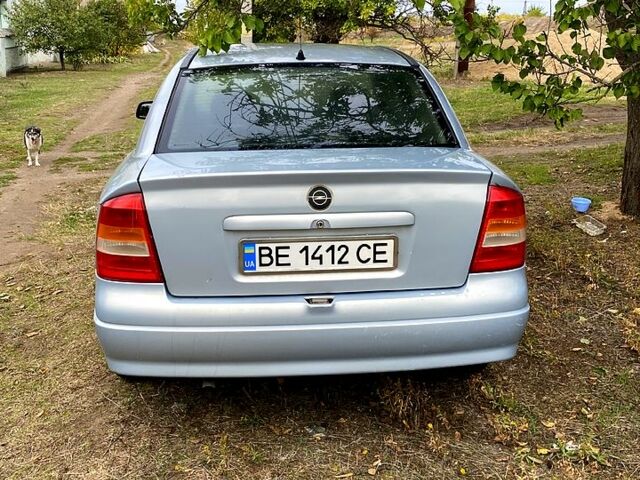 Серый Опель Астра, объемом двигателя 1.4 л и пробегом 250 тыс. км за 1750 $, фото 3 на Automoto.ua