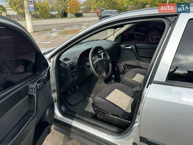 Серый Опель Астра, объемом двигателя 1.6 л и пробегом 252 тыс. км за 3200 $, фото 10 на Automoto.ua