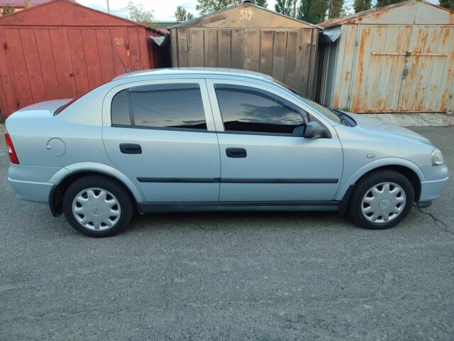 Серый Опель Астра, объемом двигателя 1.4 л и пробегом 180 тыс. км за 6400 $, фото 1 на Automoto.ua