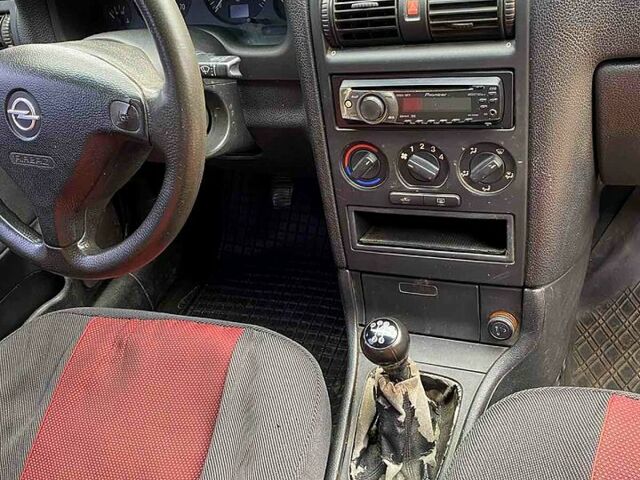 Серый Опель Астра, объемом двигателя 1.4 л и пробегом 264 тыс. км за 2500 $, фото 8 на Automoto.ua