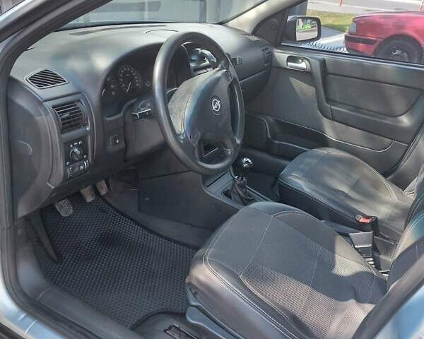 Серый Опель Астра, объемом двигателя 1.6 л и пробегом 302 тыс. км за 3500 $, фото 12 на Automoto.ua