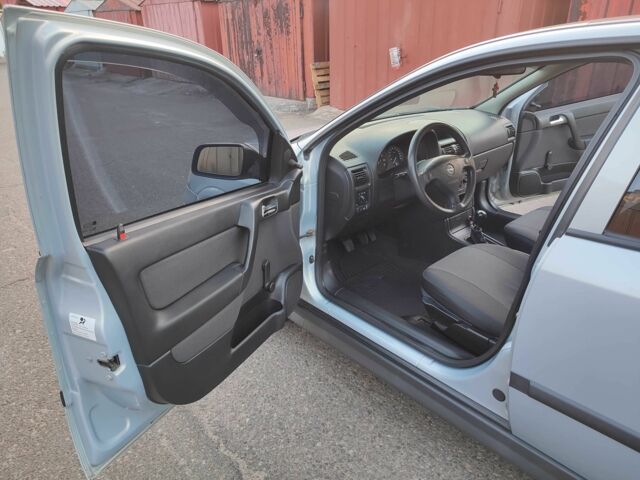 Серый Опель Астра, объемом двигателя 1.4 л и пробегом 180 тыс. км за 6400 $, фото 6 на Automoto.ua