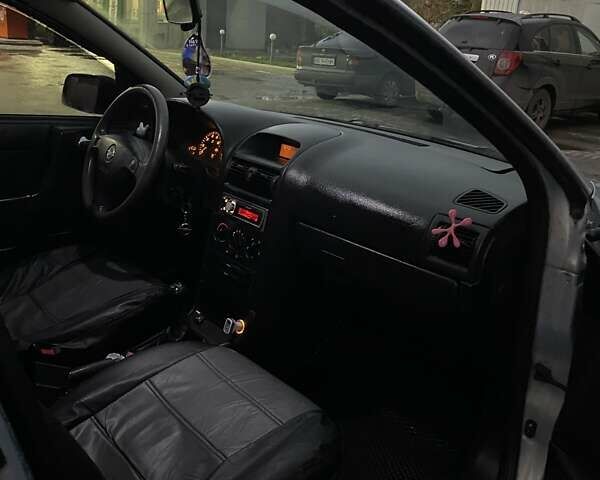 Серый Опель Астра, объемом двигателя 1.4 л и пробегом 300 тыс. км за 3200 $, фото 4 на Automoto.ua