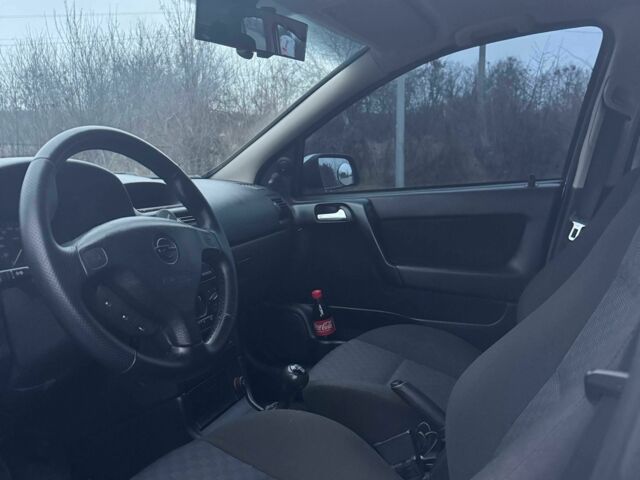 Серый Опель Астра, объемом двигателя 1.4 л и пробегом 300 тыс. км за 5000 $, фото 11 на Automoto.ua