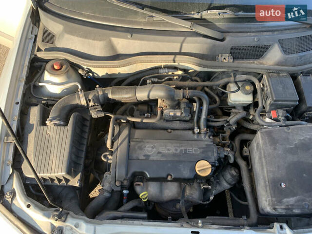 Сірий Опель Астра, об'ємом двигуна 1.39 л та пробігом 252 тис. км за 3850 $, фото 12 на Automoto.ua