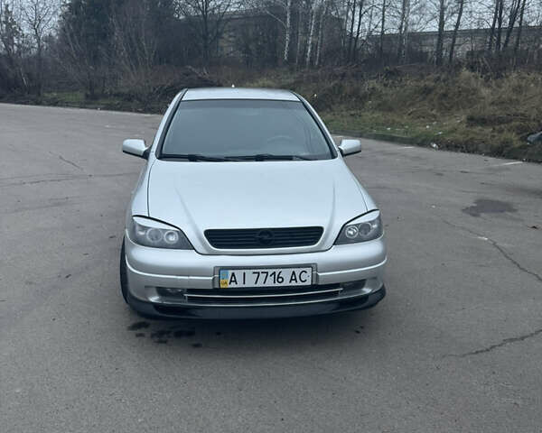 Серый Опель Астра, объемом двигателя 1.4 л и пробегом 300 тыс. км за 5000 $, фото 2 на Automoto.ua