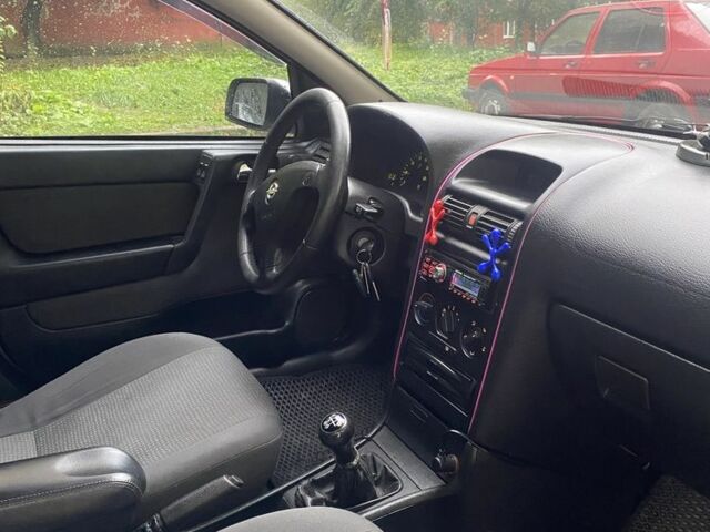 Серый Опель Астра, объемом двигателя 1.4 л и пробегом 348 тыс. км за 2950 $, фото 4 на Automoto.ua